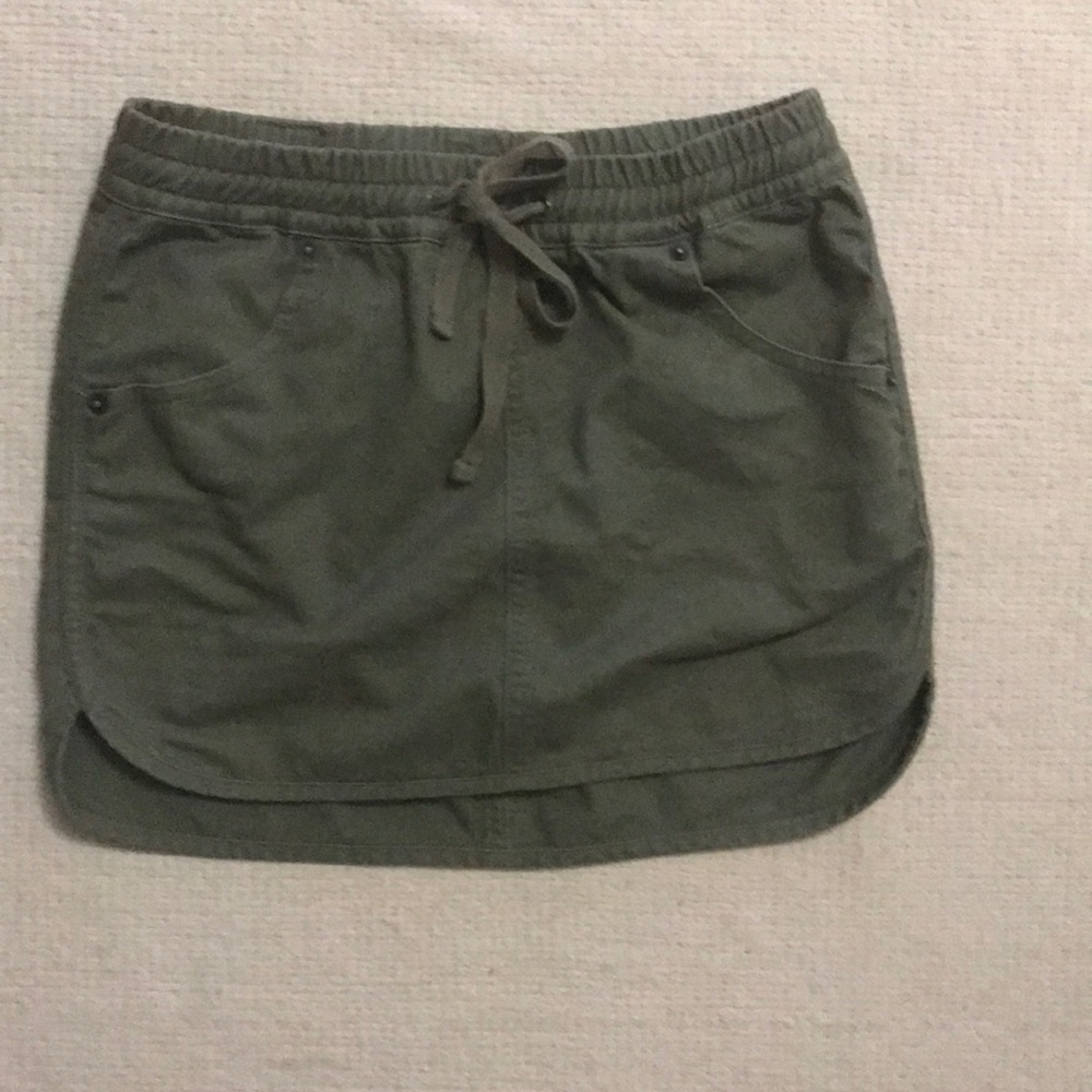 SUPER CUTE RVCA ARMY GREEN MINISKIRT